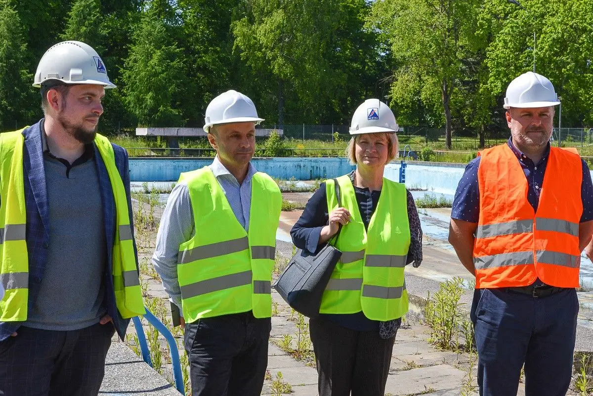 Trwa rozbiórka basenów odkrytych w Bolesławcu