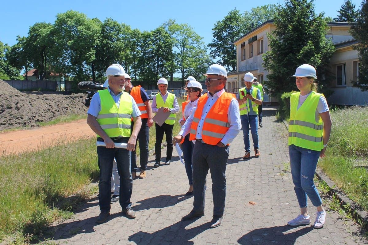 Wizytacja na przebudowywanym stadionie w Bolesławcu