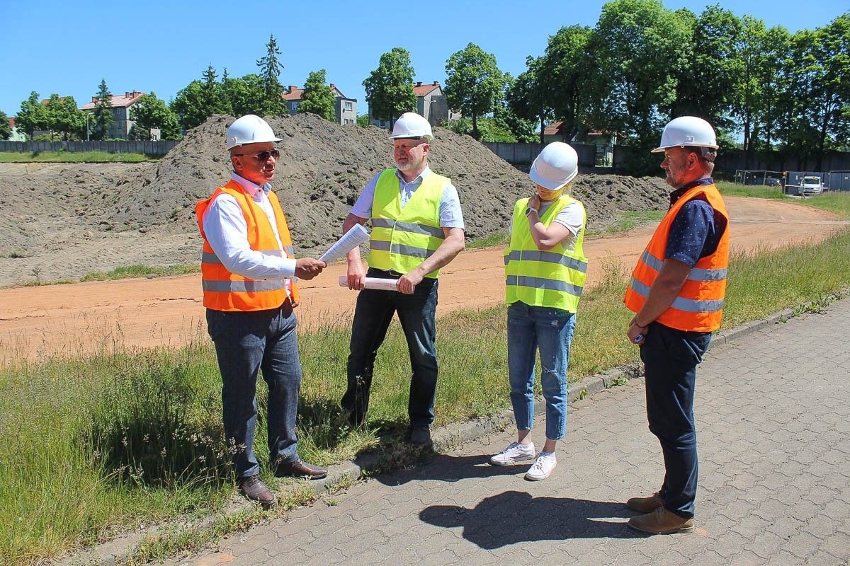 Wizytacja na przebudowywanym stadionie w Bolesławcu