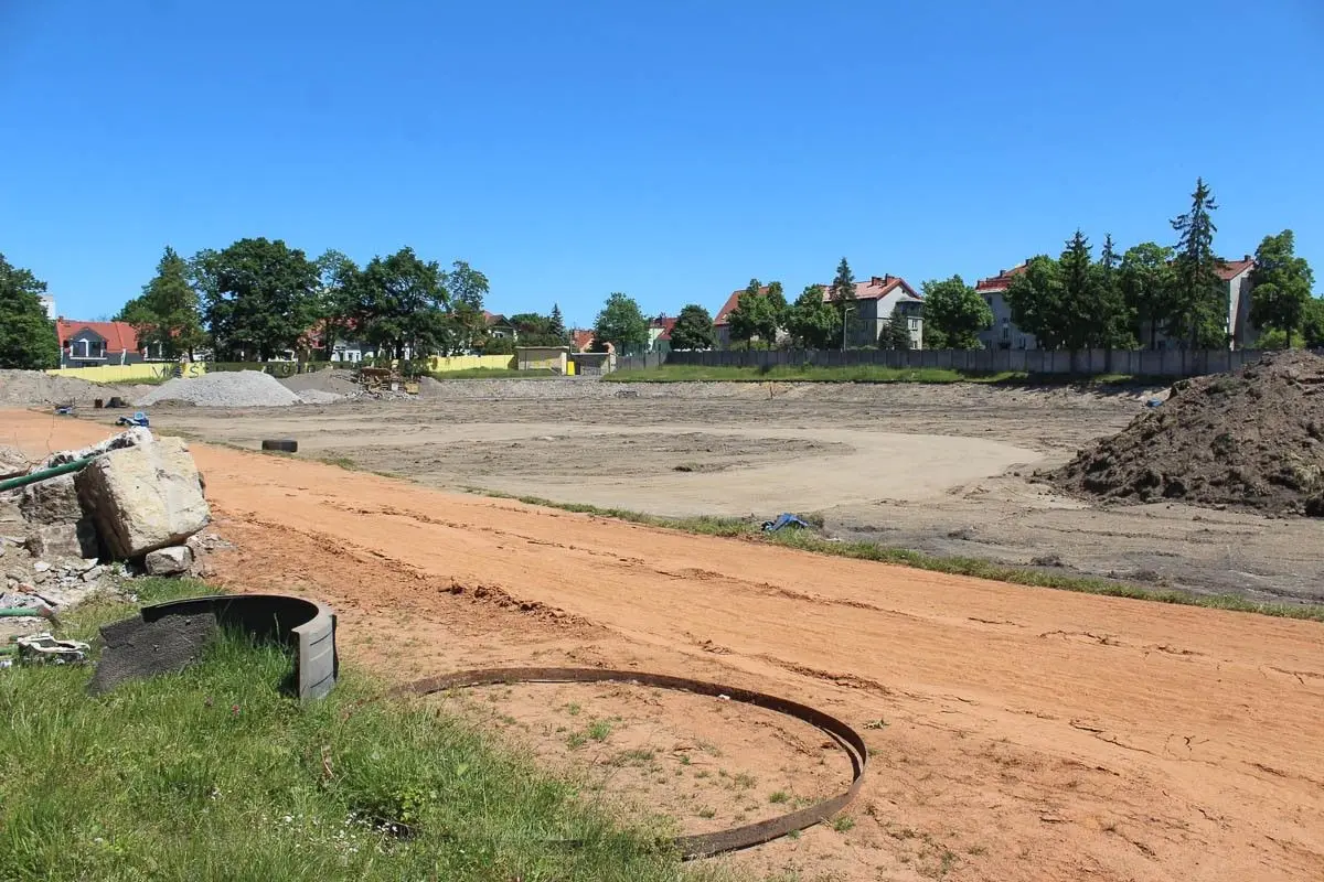 Wizytacja na przebudowywanym stadionie w Bolesławcu