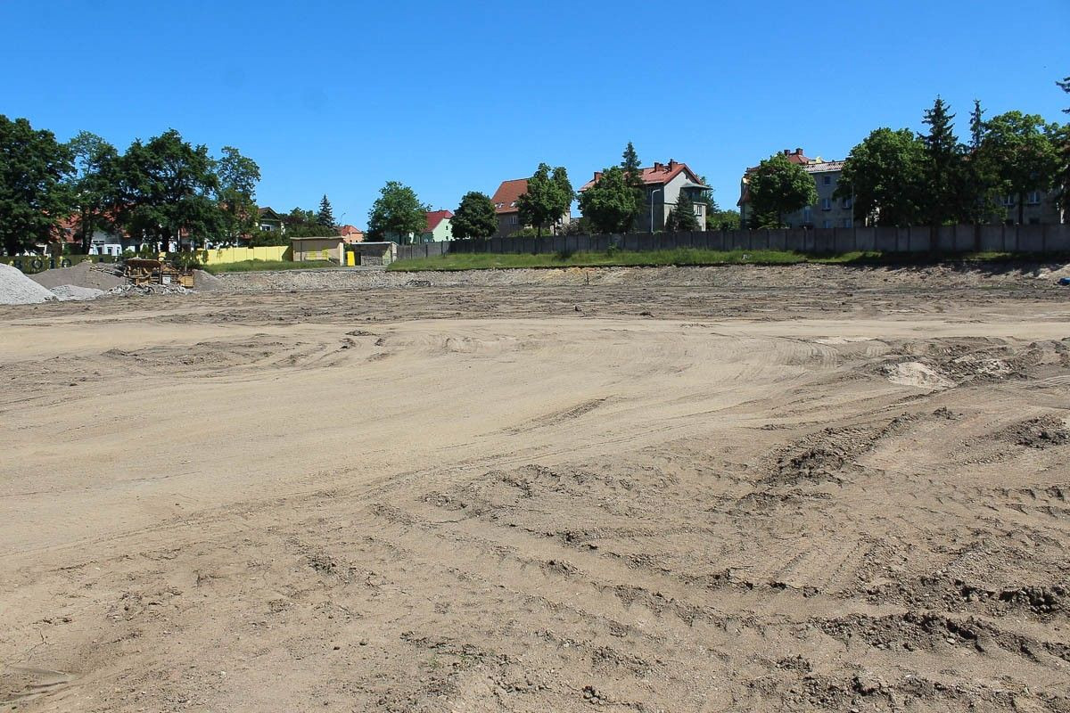 Wizytacja na przebudowywanym stadionie w Bolesławcu