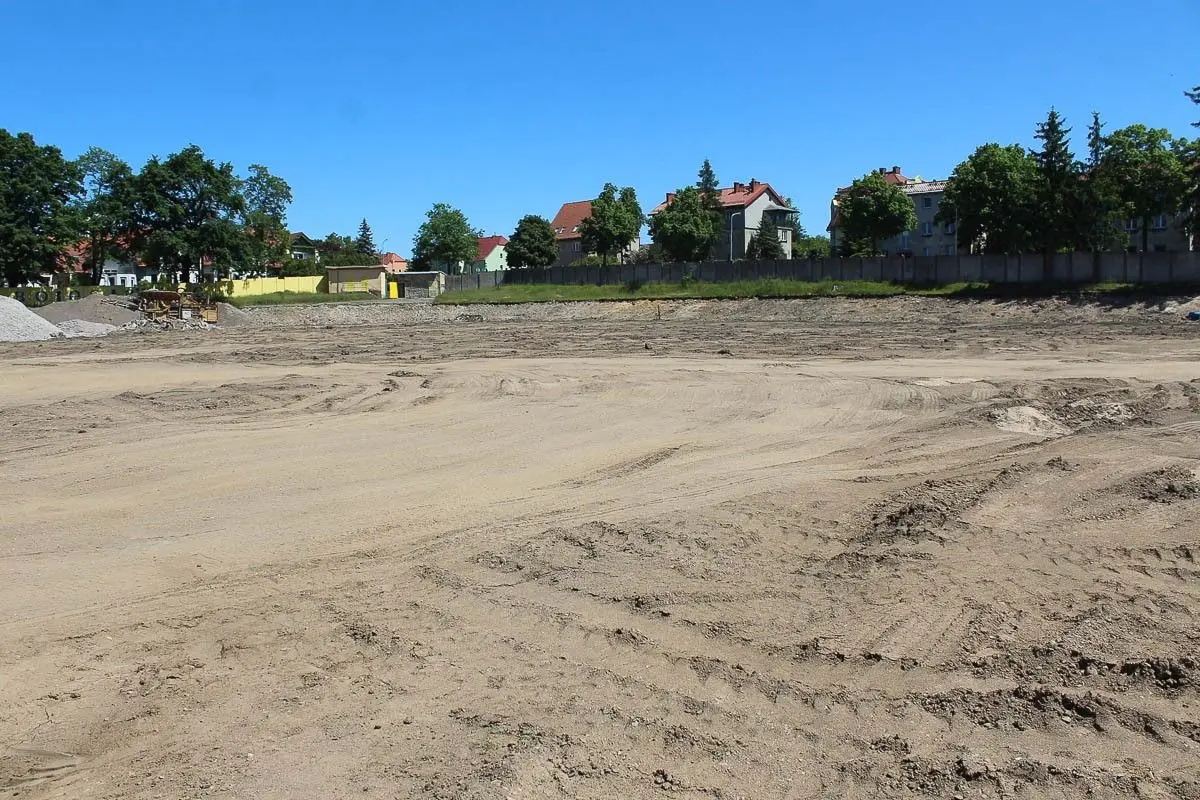 Wizytacja na przebudowywanym stadionie w Bolesławcu