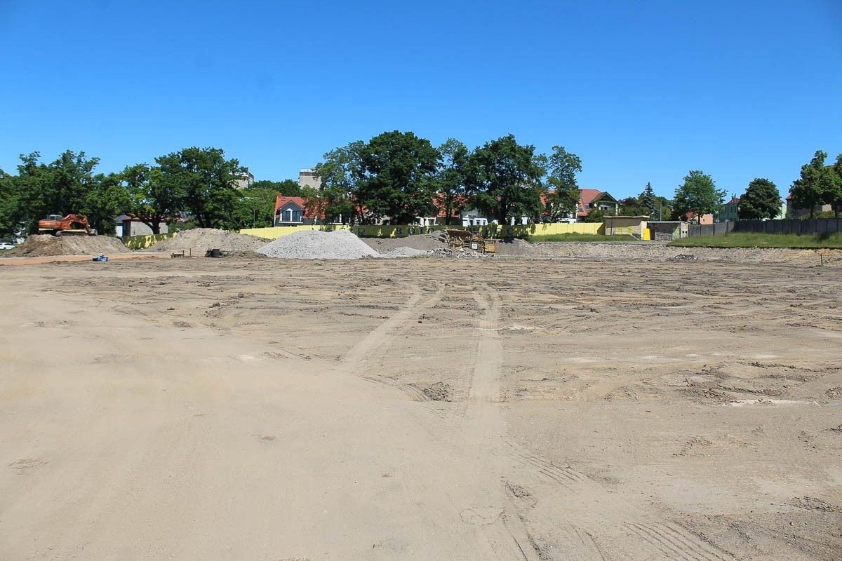 Wizytacja na przebudowywanym stadionie w Bolesławcu