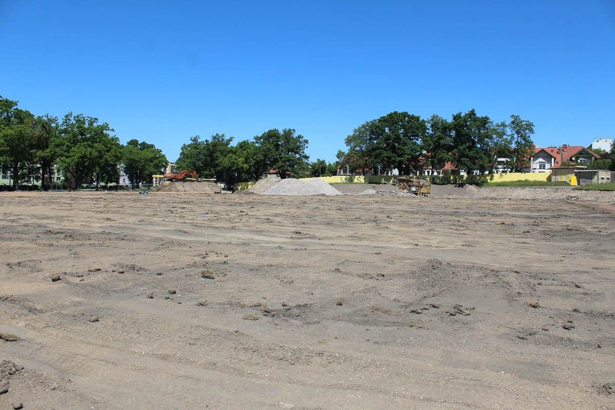 Wizytacja na przebudowywanym stadionie w Bolesławcu