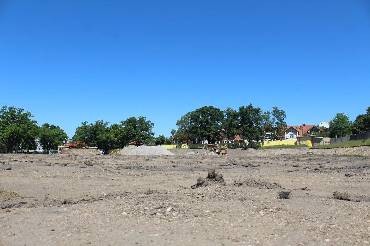 Wizytacja na przebudowywanym stadionie w Bolesławcu