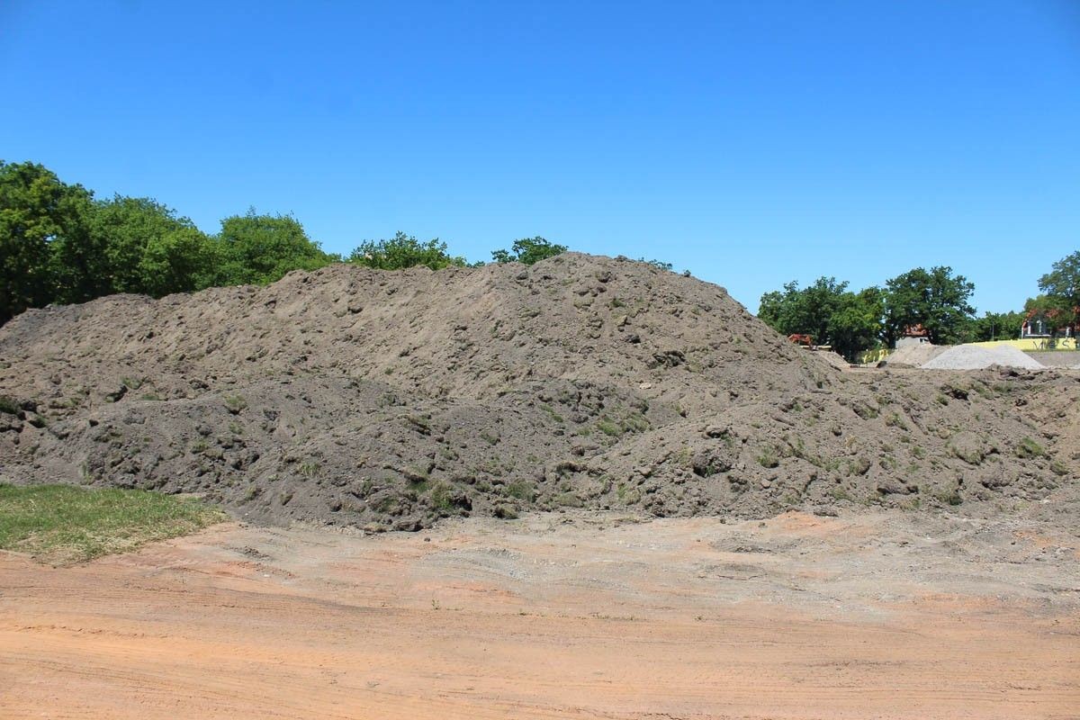 Wizytacja na przebudowywanym stadionie w Bolesławcu