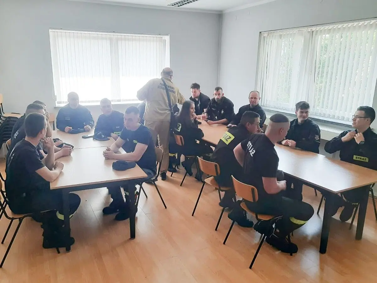 17 strażaków po ważnych egzaminach