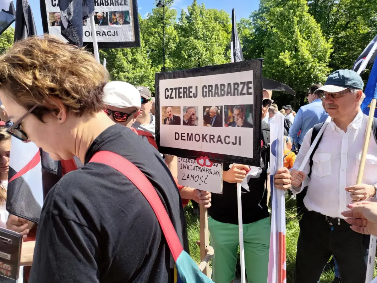 Trwa Marsz 4 czerwca w Warszawie