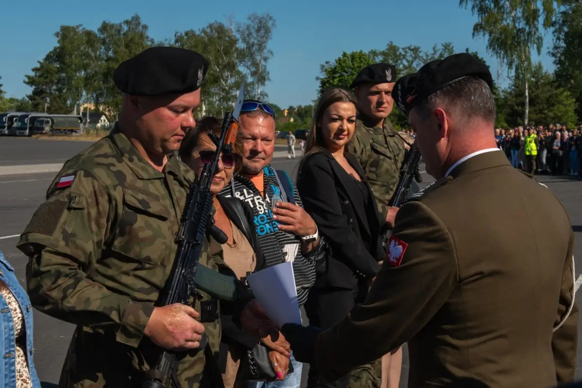 Przysięga w 10 Brygadzie Kawalerii Pancernej w Świętoszowie
