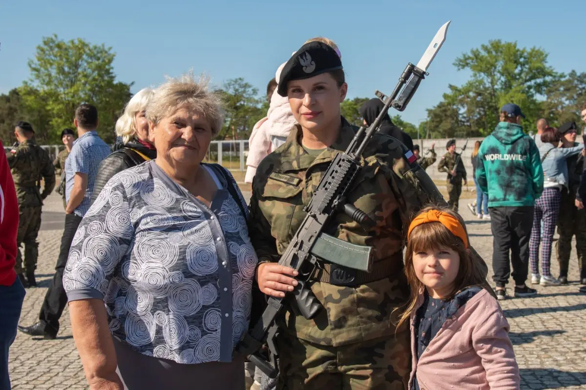 Przysięga w 10 Brygadzie Kawalerii Pancernej w Świętoszowie