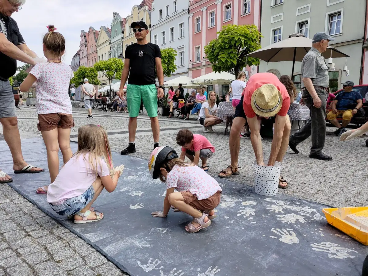 Porcelanowe Figurki na bolesławieckim Rynku