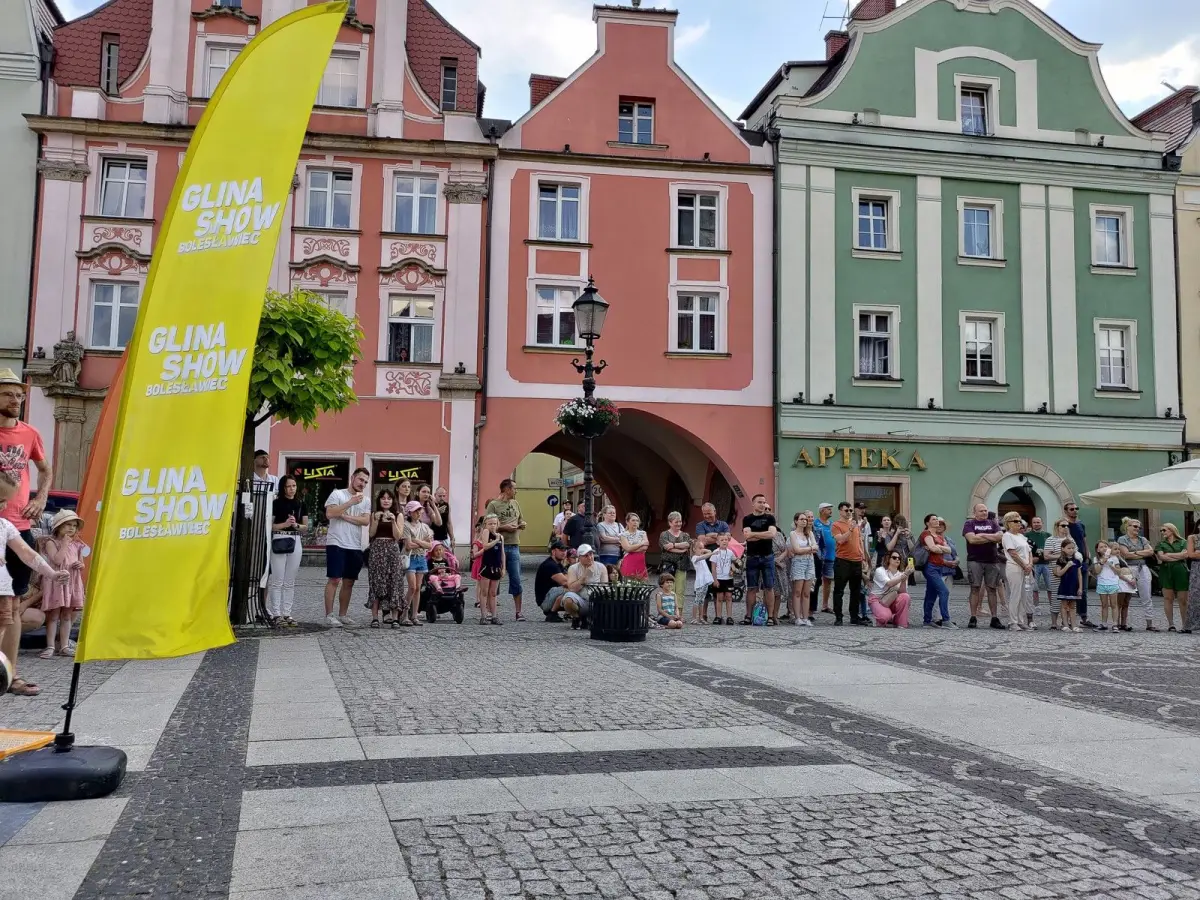 Porcelanowe Figurki na bolesławieckim Rynku