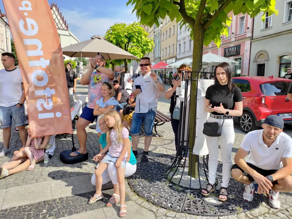 Porcelanowe Figurki na bolesławieckim Rynku