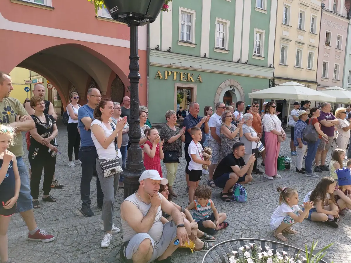 Porcelanowe Figurki na bolesławieckim Rynku