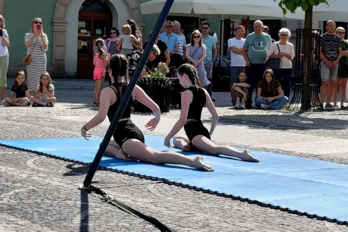Porcelanowe Figurki na bolesławieckim Rynku