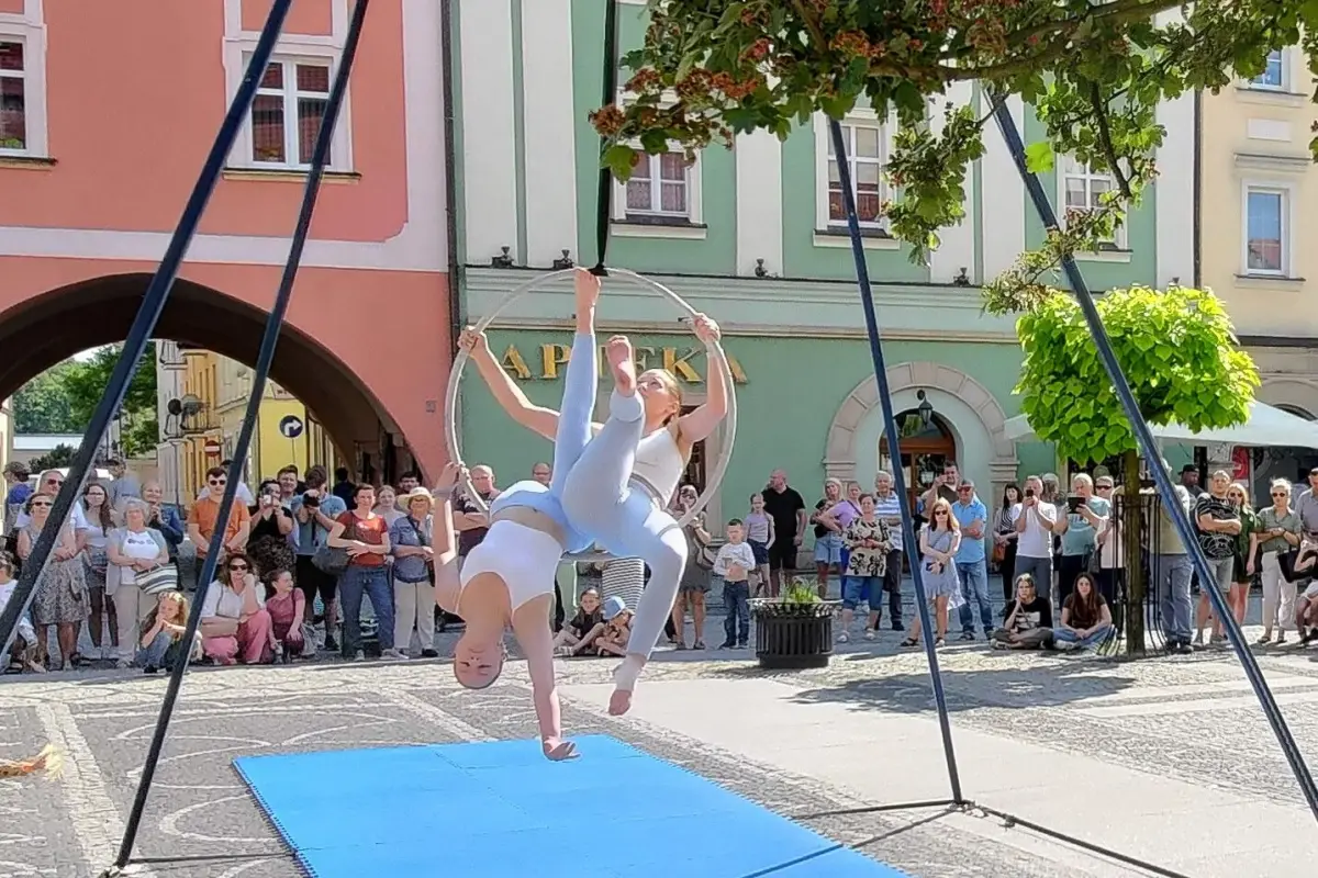 Porcelanowe Figurki na bolesławieckim Rynku