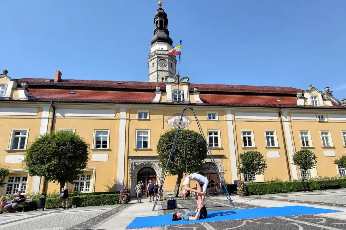 Porcelanowe Figurki na bolesławieckim Rynku