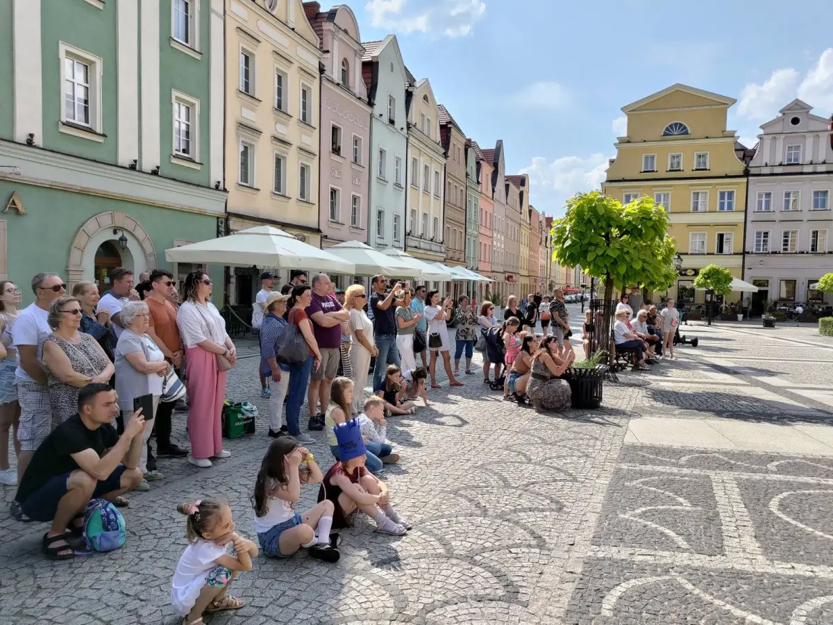 Porcelanowe Figurki na bolesławieckim Rynku