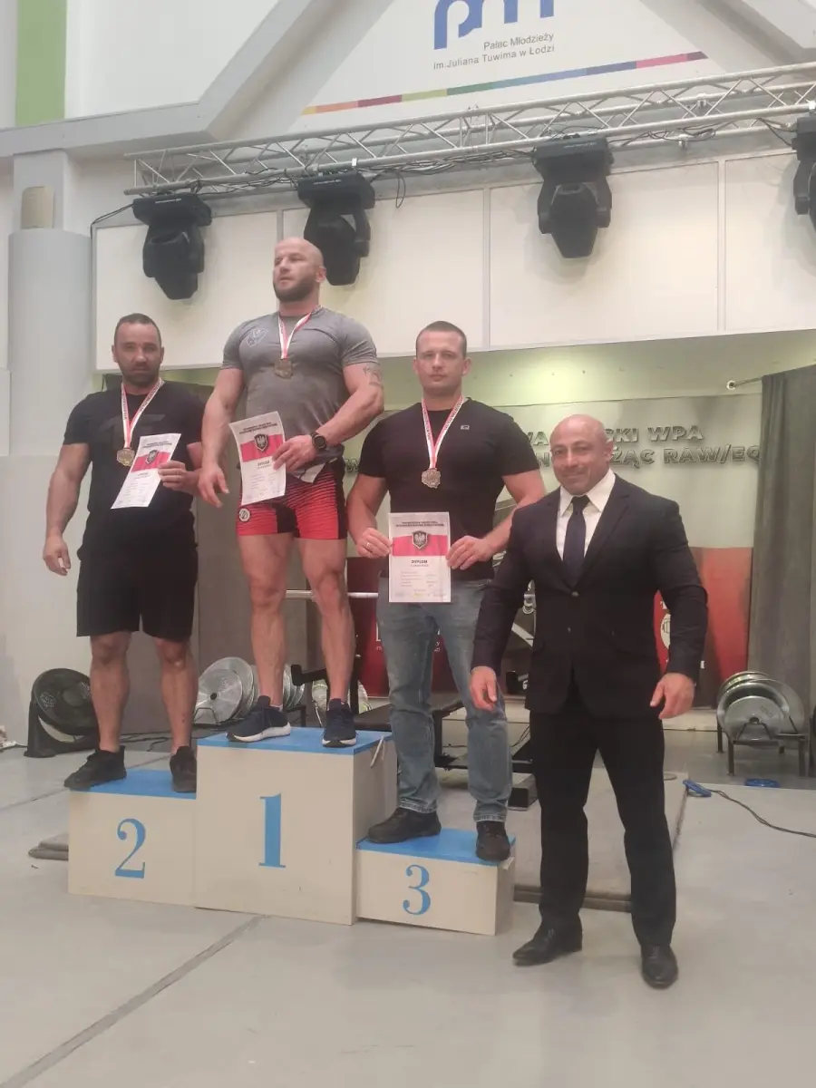 Żołnierz 23 Pułku Artylerii mistrzem Polski w wyciskaniu sztangi leżąc