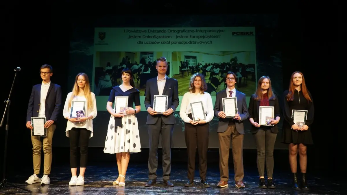 Laureaci powiatowych konkursów uhonorowani
