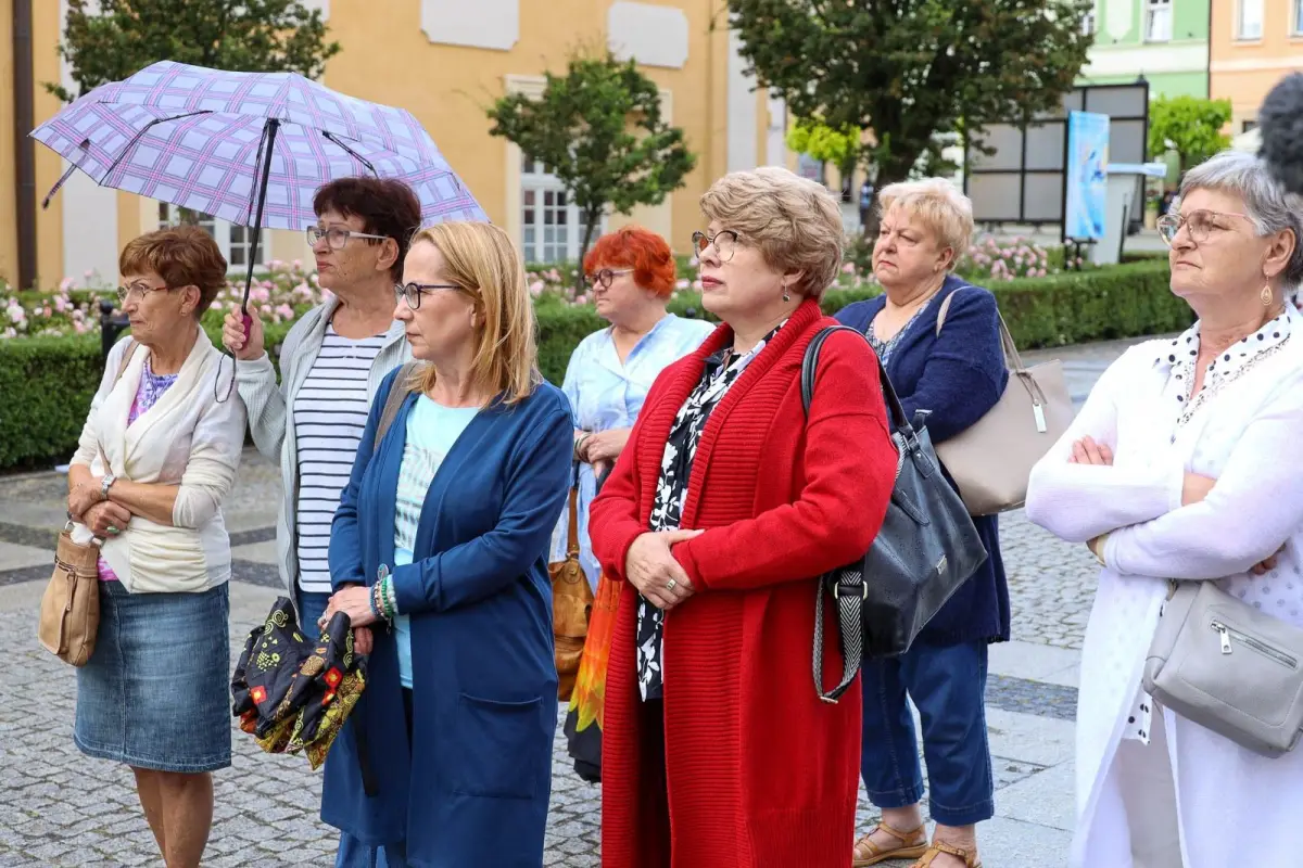 Protest na bolesławieckim rynku przeciw cynizmowi lekarzy i reżimowi PiS
