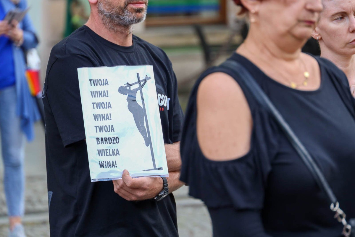 Protest na bolesławieckim rynku przeciw cynizmowi lekarzy i reżimowi PiS