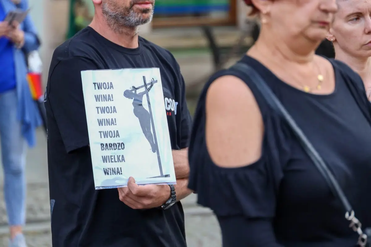 Protest na bolesławieckim rynku przeciw cynizmowi lekarzy i reżimowi PiS