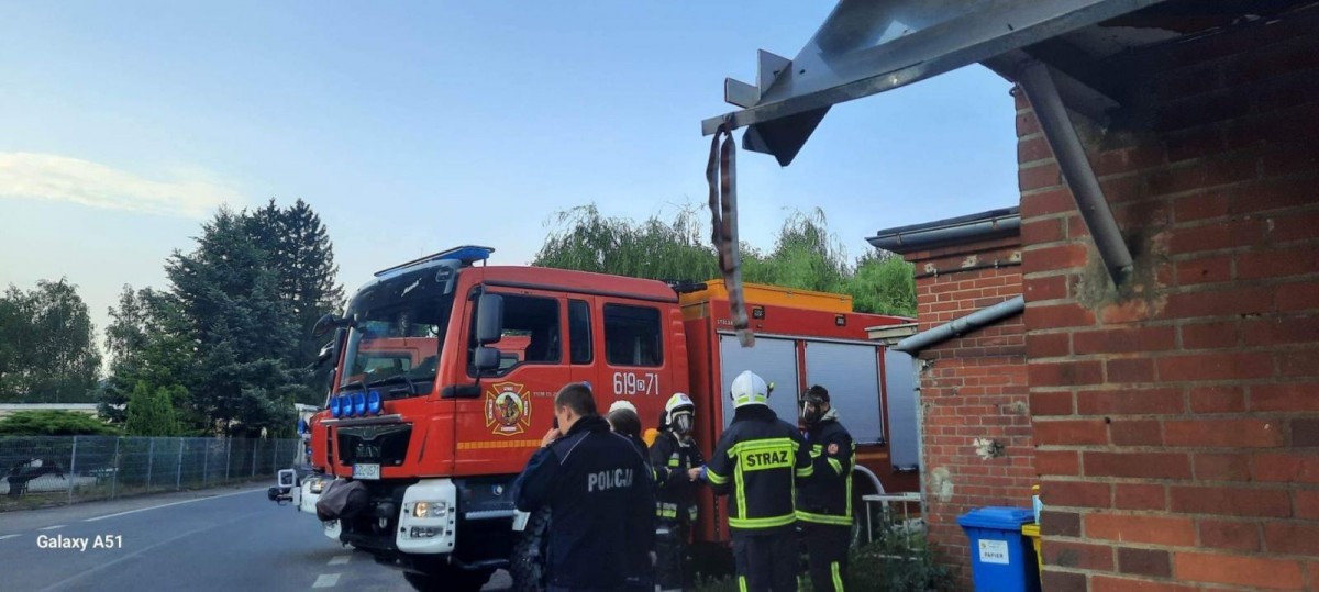 Wielki pożar składowiska opon. Z żywiołem walczy 25 zastępów straży pożarnej