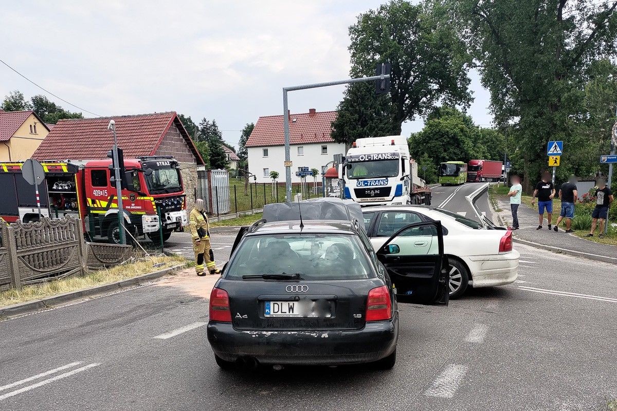 Zderzenie dwóch aut w Nowych Jaroszowicach