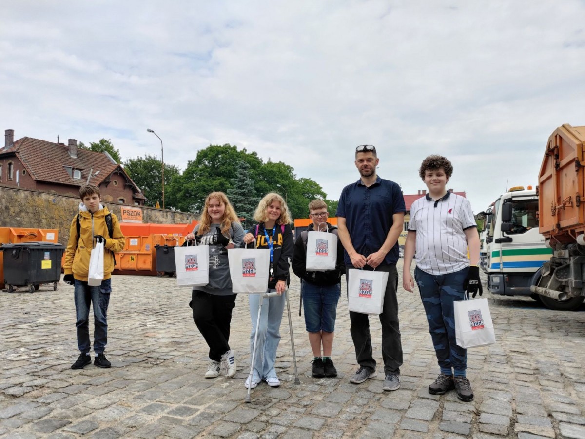 Wycieczka uczniów Szkoły Podstawowej nr 4 do MZGK i ZUOK w Trzebieniu