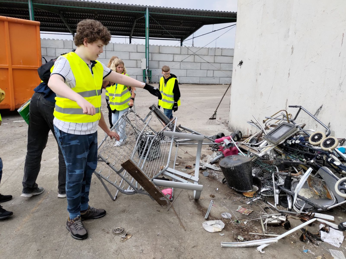 Wycieczka uczniów Szkoły Podstawowej nr 4 do MZGK i ZUOK w Trzebieniu