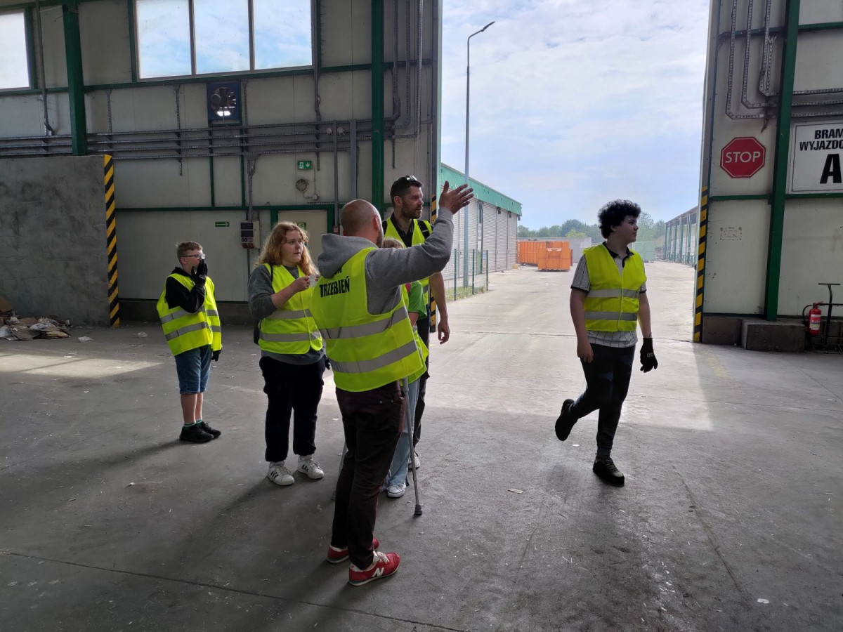 Wycieczka uczniów Szkoły Podstawowej nr 4 do MZGK i ZUOK w Trzebieniu