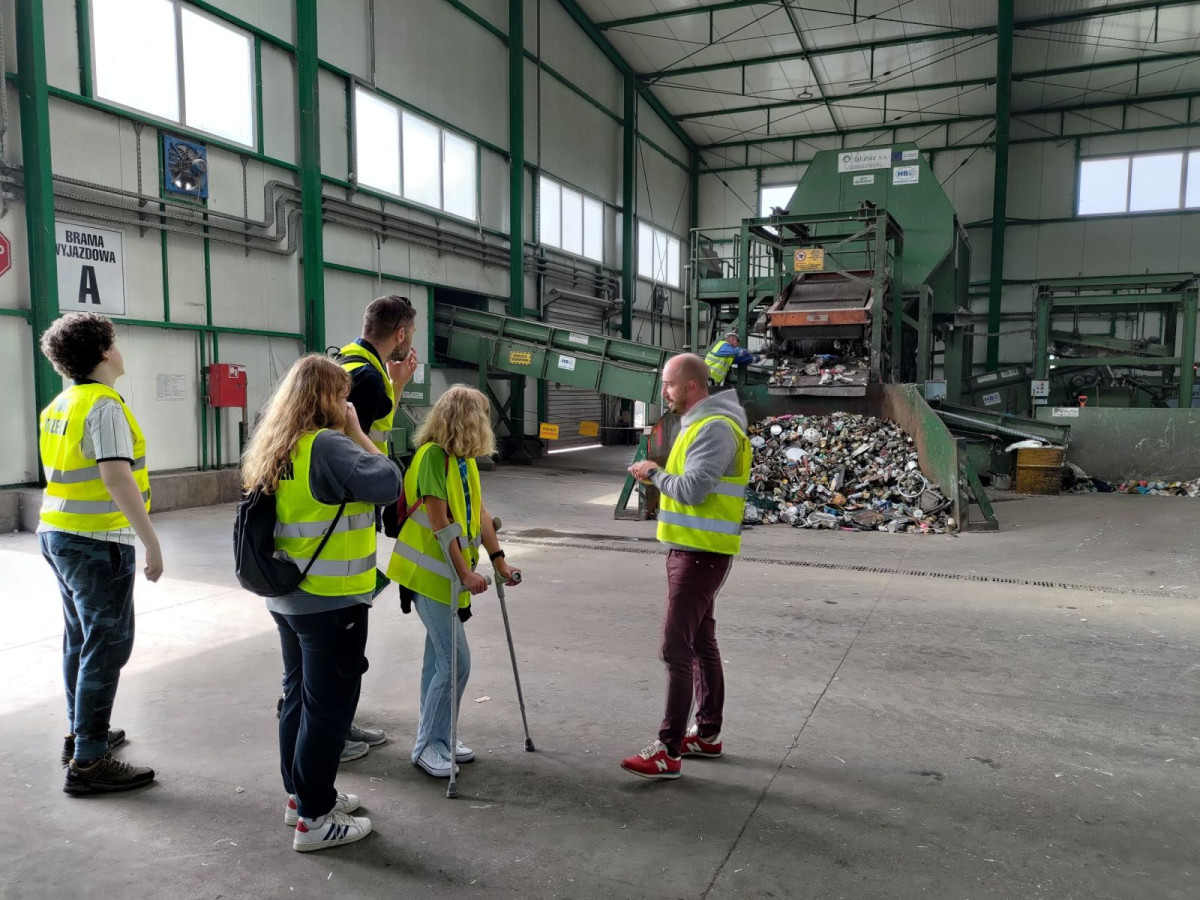 Wycieczka uczniów Szkoły Podstawowej nr 4 do MZGK i ZUOK w Trzebieniu