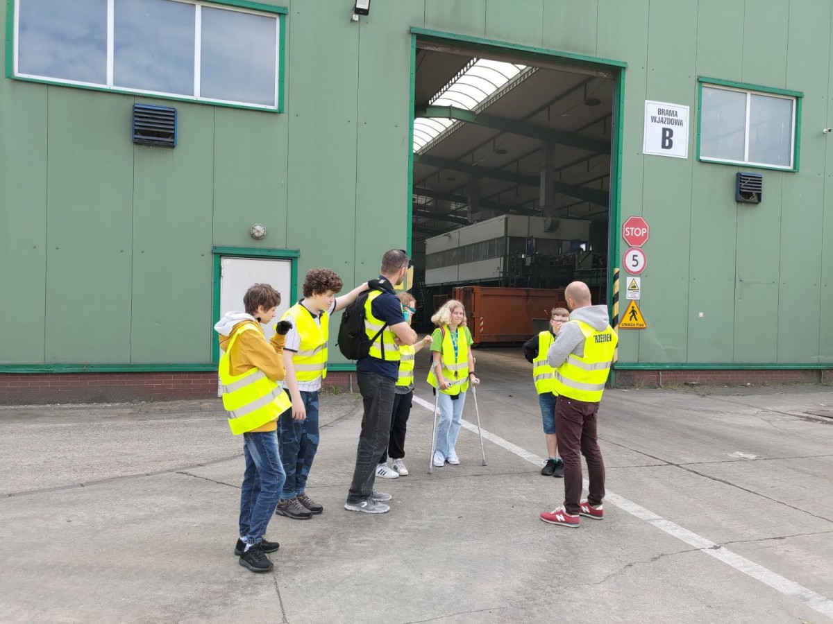 Wycieczka uczniów Szkoły Podstawowej nr 4 do MZGK i ZUOK w Trzebieniu