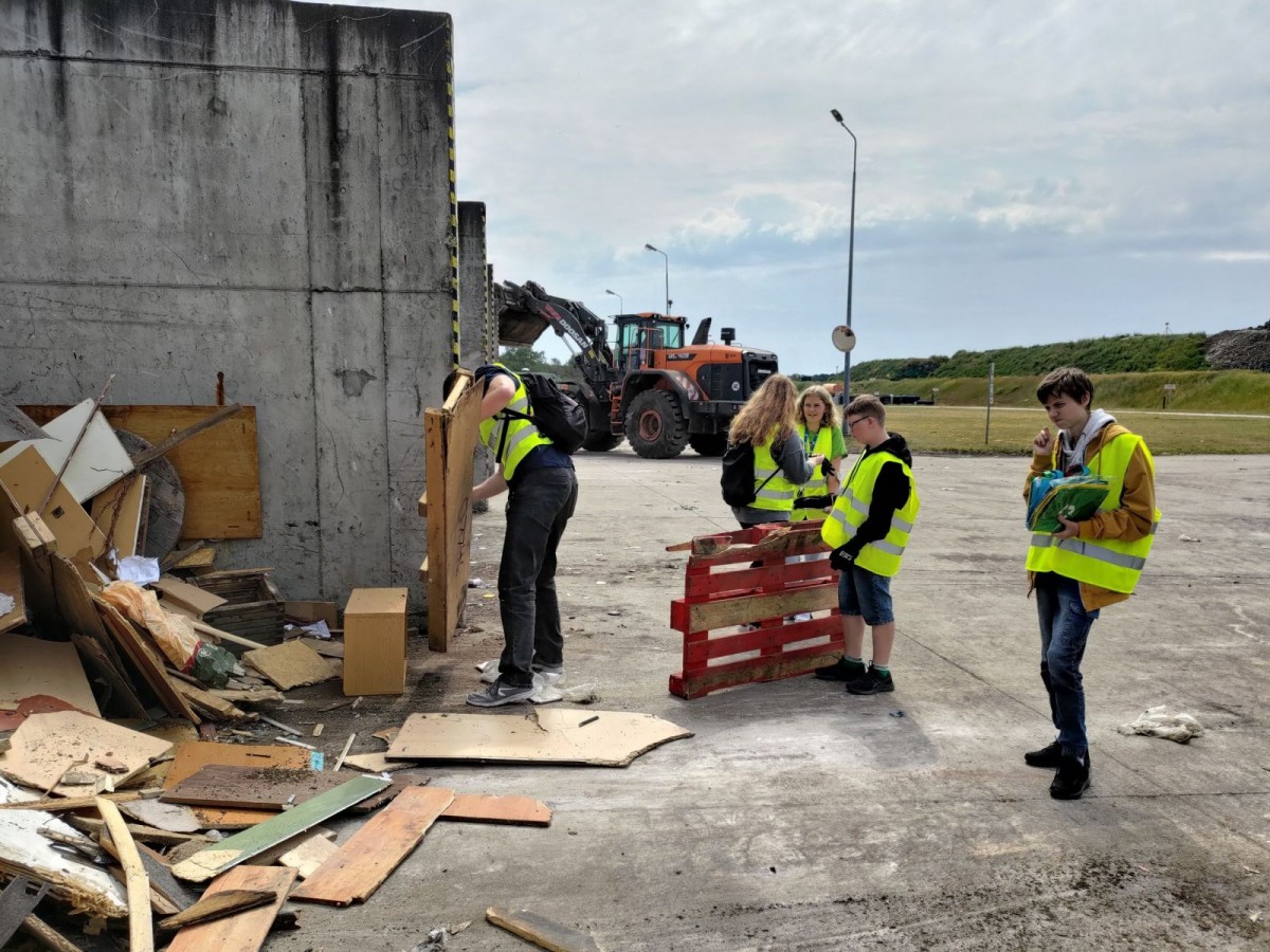 Wycieczka uczniów Szkoły Podstawowej nr 4 do MZGK i ZUOK w Trzebieniu