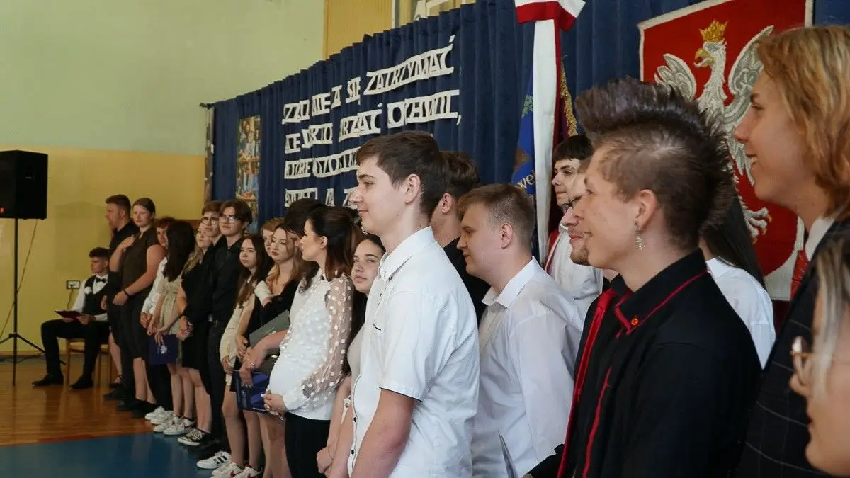 Uczennice i uczniowie powiatowych placówek zakończyli rok szkolny