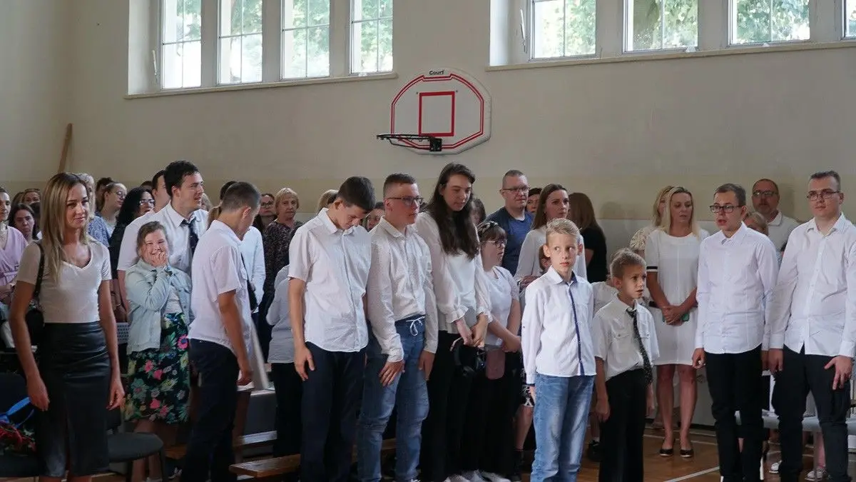 Uczennice i uczniowie powiatowych placówek zakończyli rok szkolny
