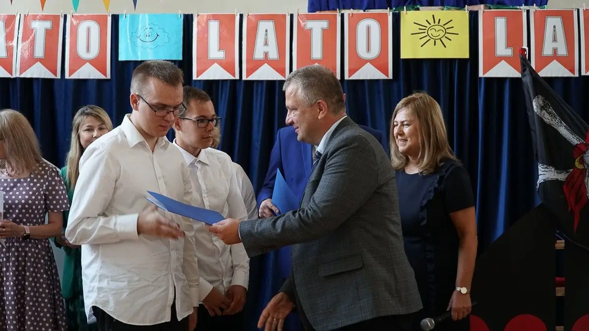 Uczennice i uczniowie powiatowych placówek zakończyli rok szkolny