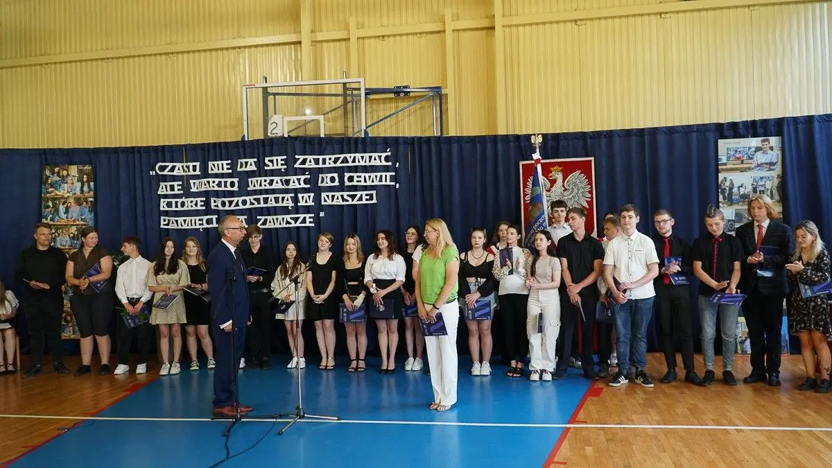 Uczennice i uczniowie powiatowych placówek zakończyli rok szkolny