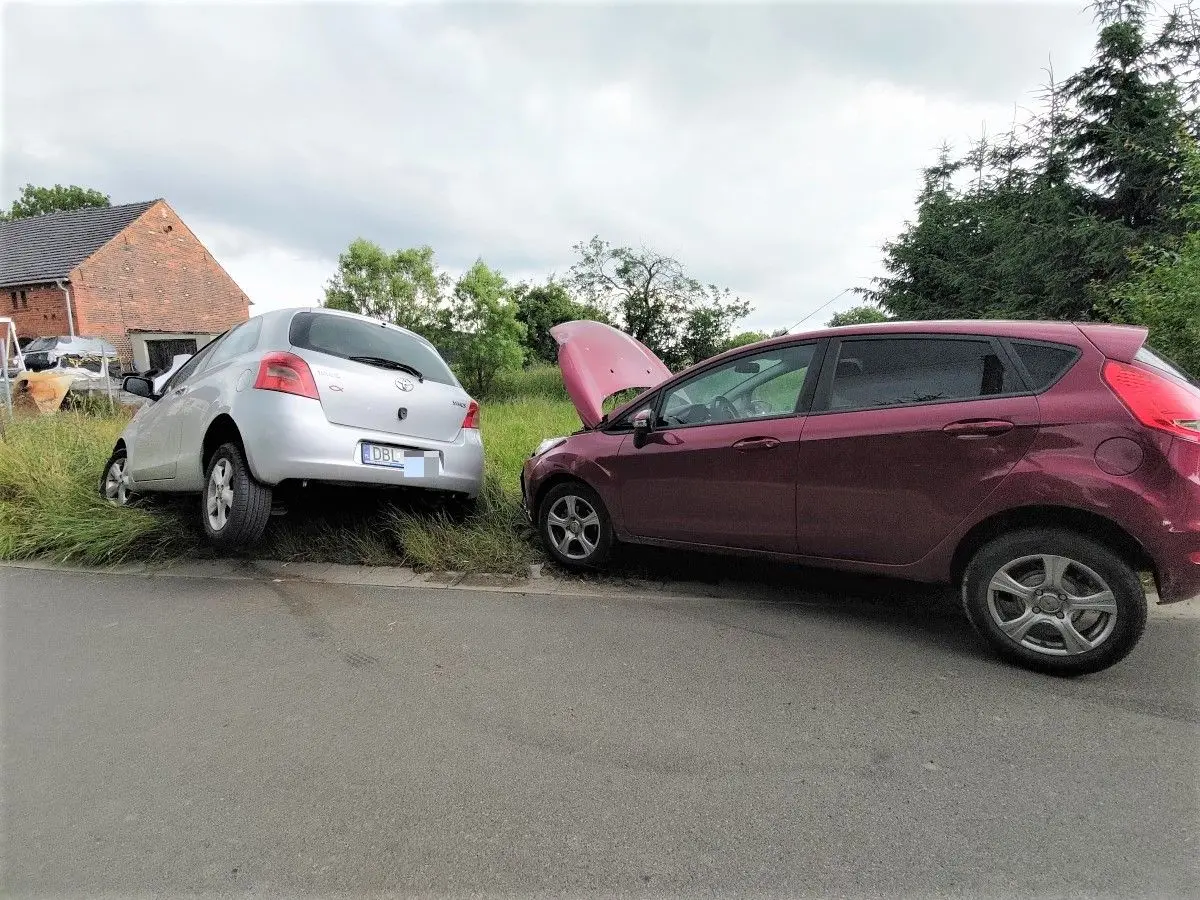 Zderzenie dwóch aut w Łaziskach