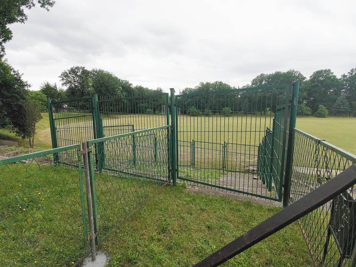 Boisko przy ulicy Rajskiej w Bolesławcu