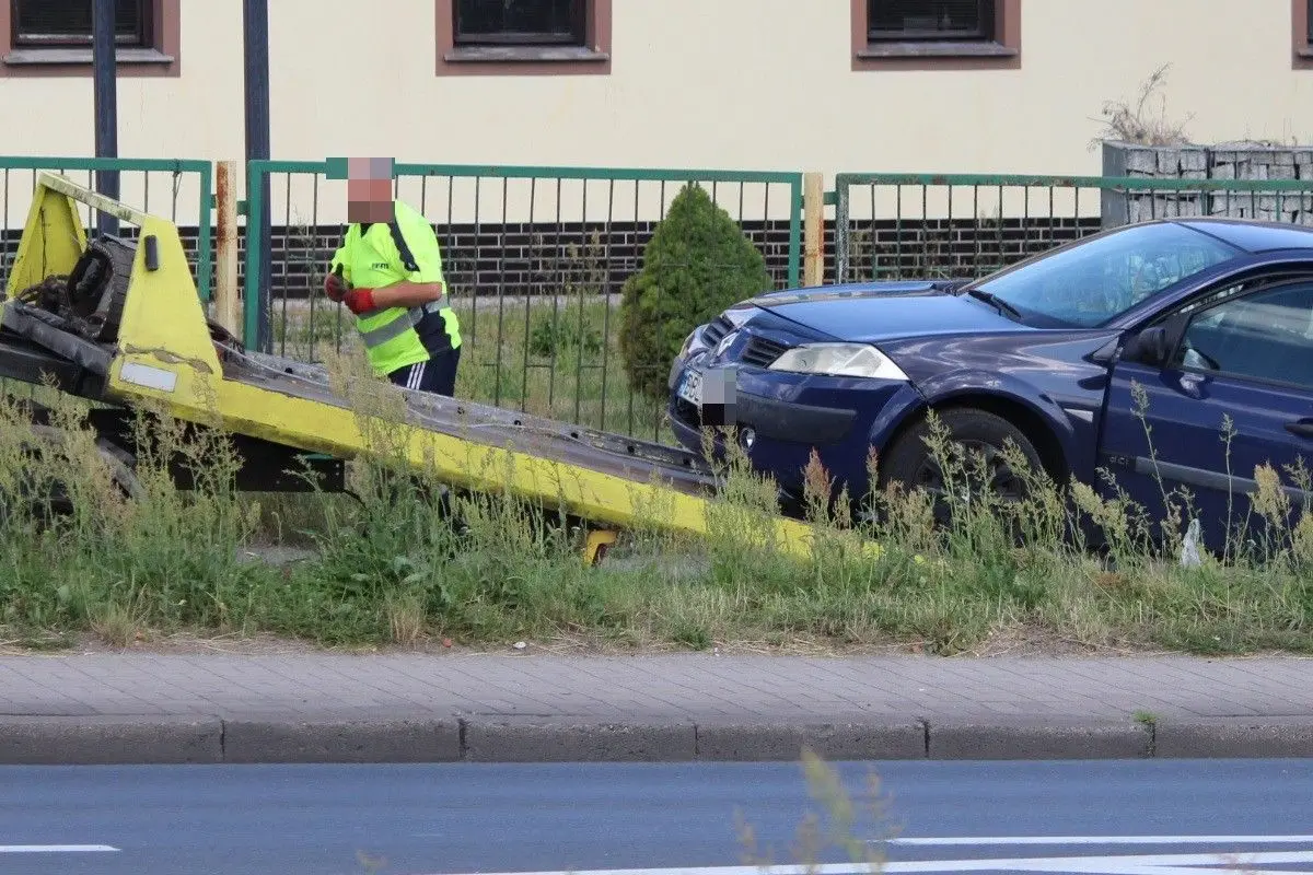 Kolizja dwóch aut koło KFC