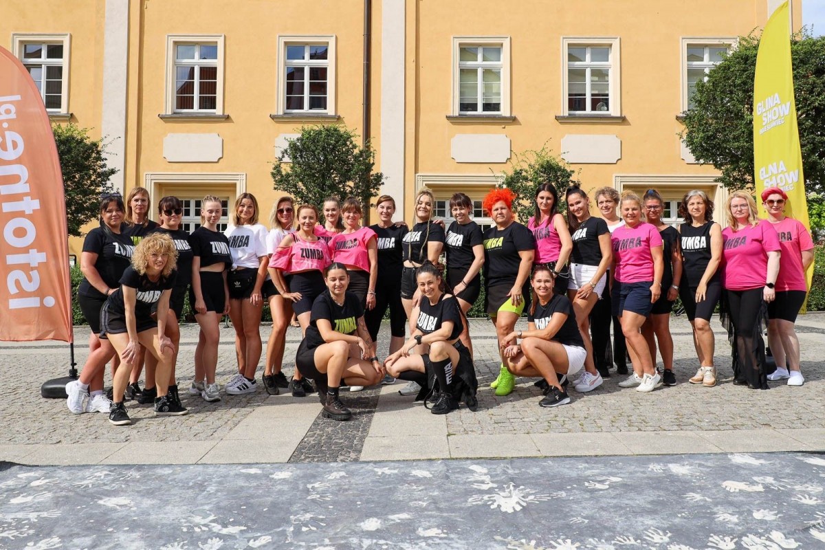 Występ zespołu Zumba Team Joanna & Magdalena na promocji Glina Show i Gliniady