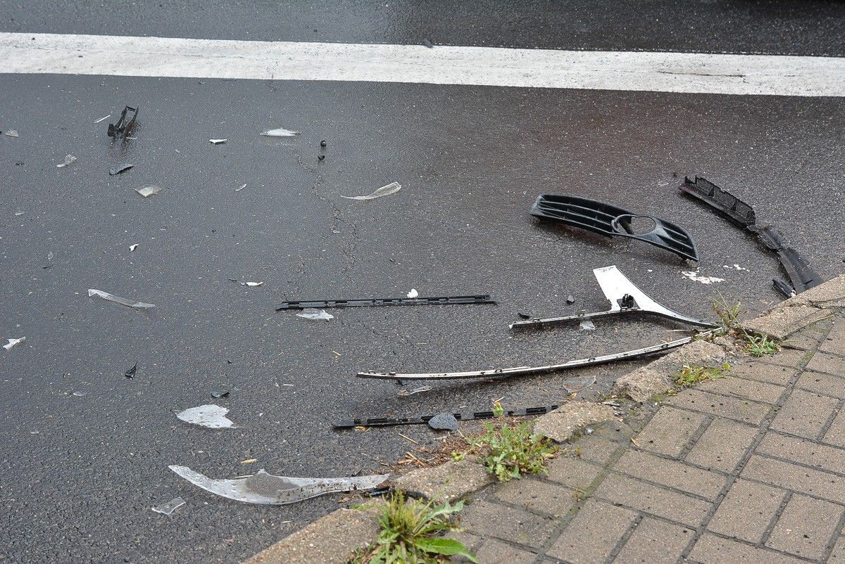 Zderzenie trzech aut koło wiaduktu w Bolesławcu