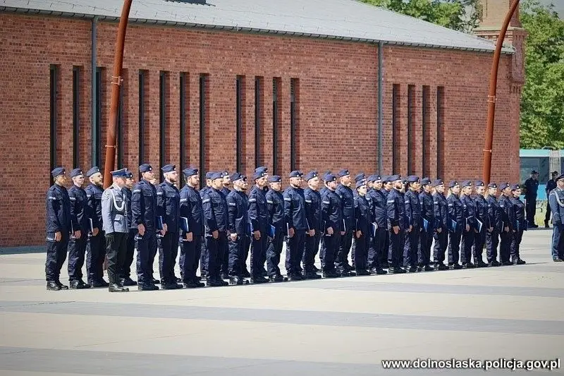 Nowi policjanci złożyli ślubowanie we Wrocławiu
