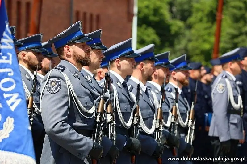 Nowi policjanci złożyli ślubowanie we Wrocławiu