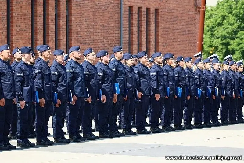 Nowi policjanci złożyli ślubowanie we Wrocławiu