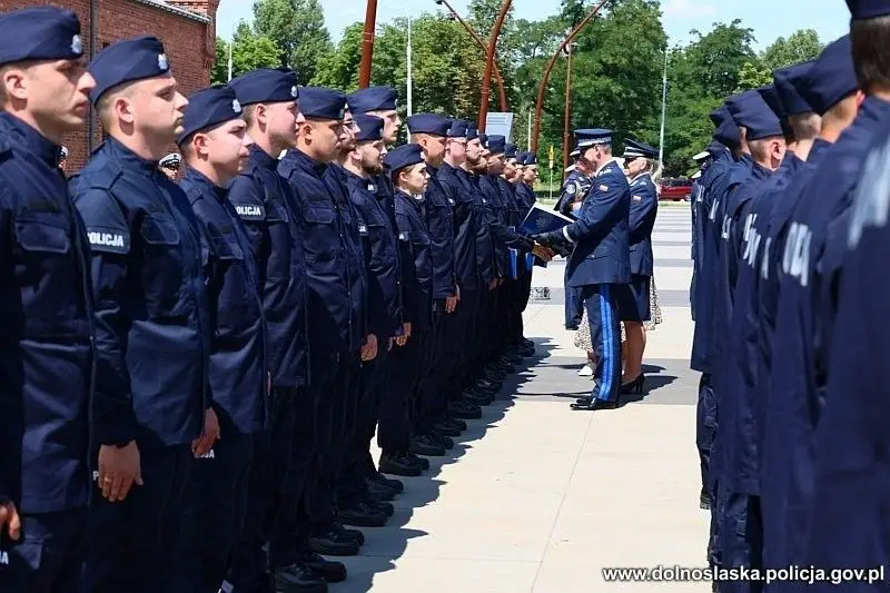 Nowi policjanci złożyli ślubowanie we Wrocławiu