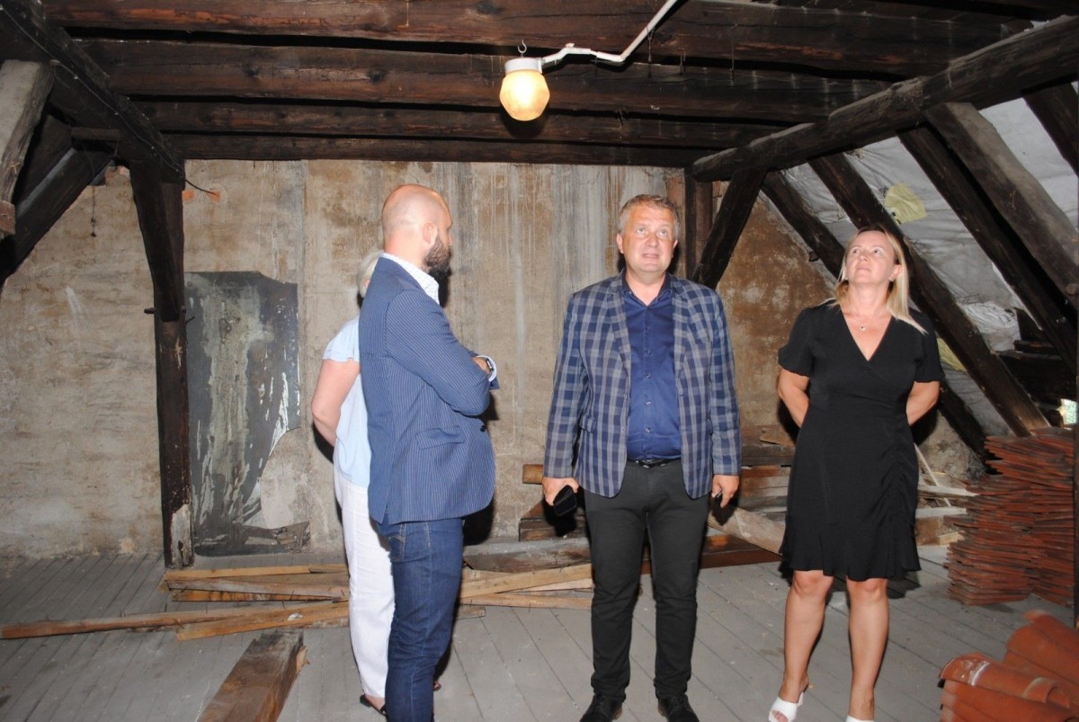 Prawie milion złotych na renowację dachu