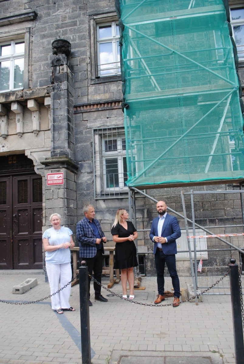 Prawie milion złotych na renowację dachu